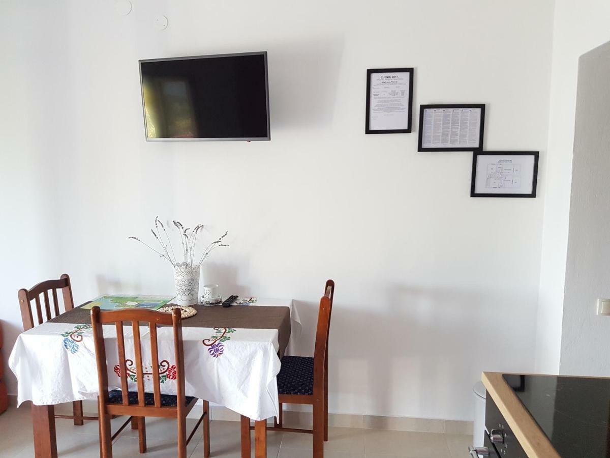 Apartments Vila Leona Pirovac Exterior photo