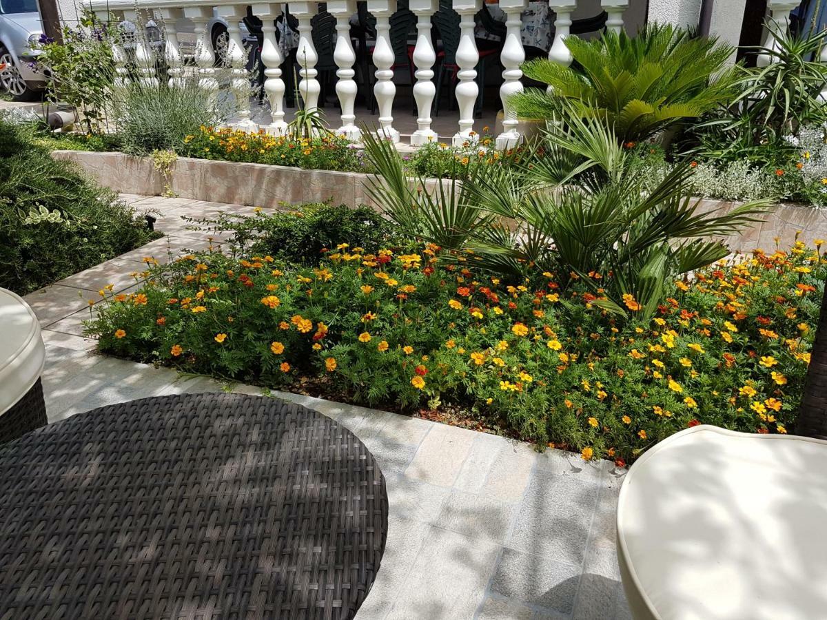 Apartments Vila Leona Pirovac Exterior photo